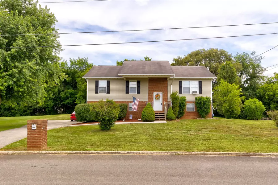 4548 Winslow DR, Strawberry Plains, TN 37871