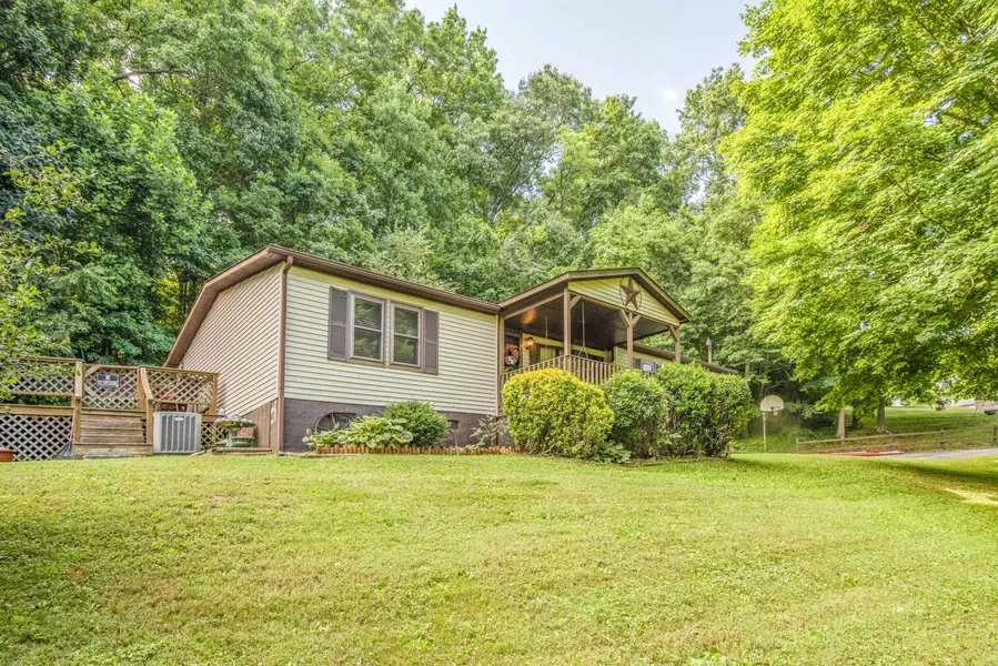 580 Town Creek Circle, Lenoir City, TN 37771