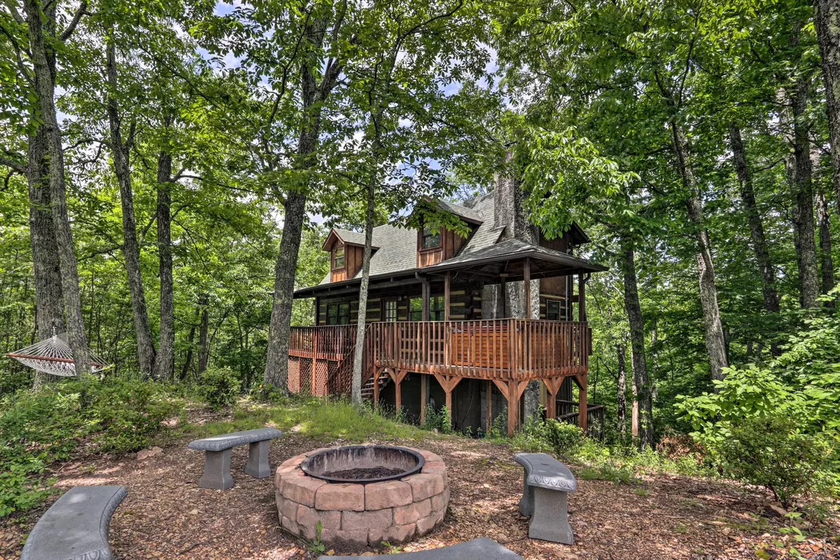 Gatlinburg, TN 37738,1126 Foothills DR