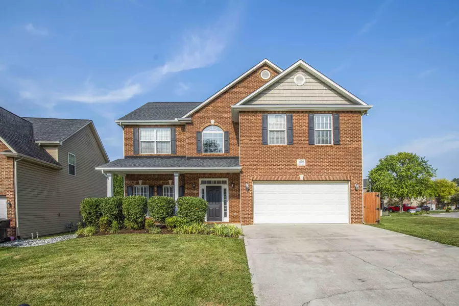 1508 Crescent Oaks LN, Lenoir City, TN 37772