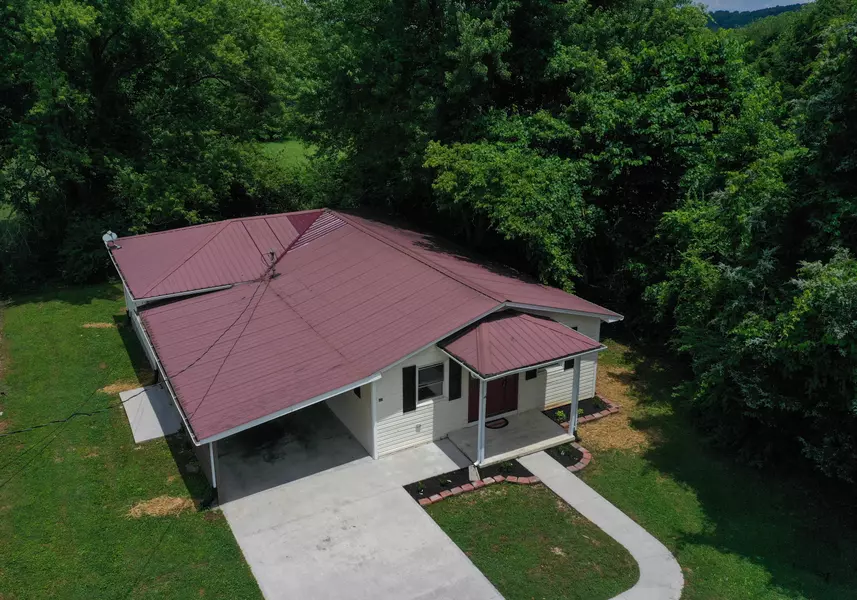 165 Crabtree LN, Caryville, TN 37714