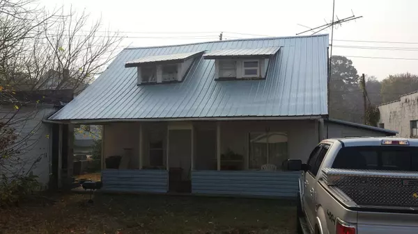 108 Hall St, Vonore, TN 37885