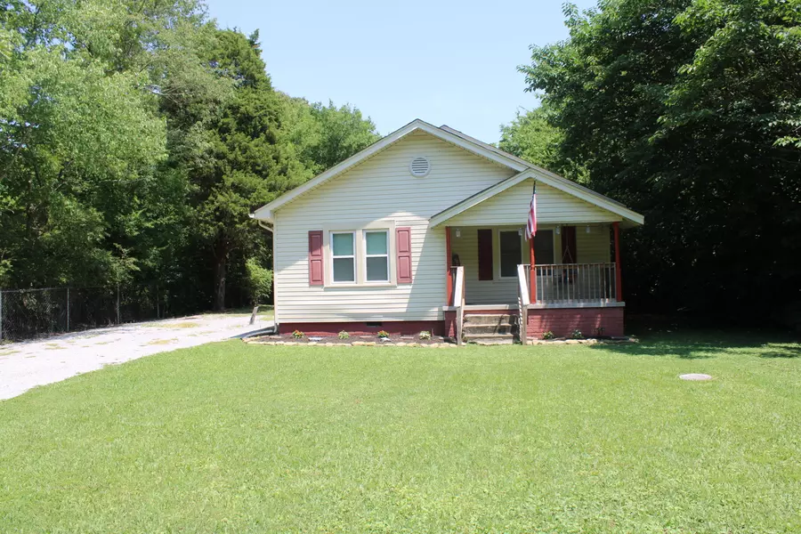 110 Flanagan LN, Lenoir City, TN 37771