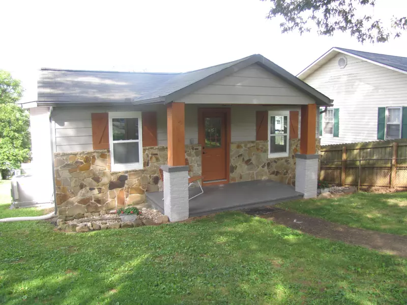 709 C Street St, Lenoir City, TN 37771