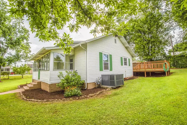 Loudon, TN 37774,804 Steekee Rd