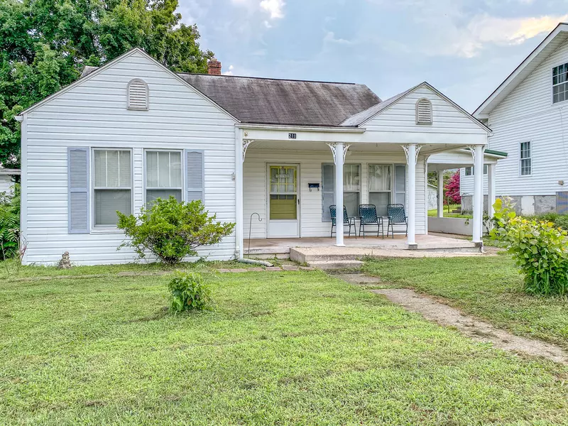 211 Walden Ave, Harriman, TN 37748