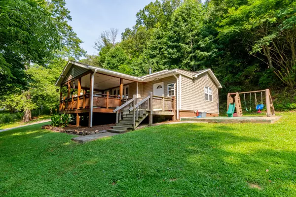 646 Hen Valley Rd, Oliver Springs, TN 37840