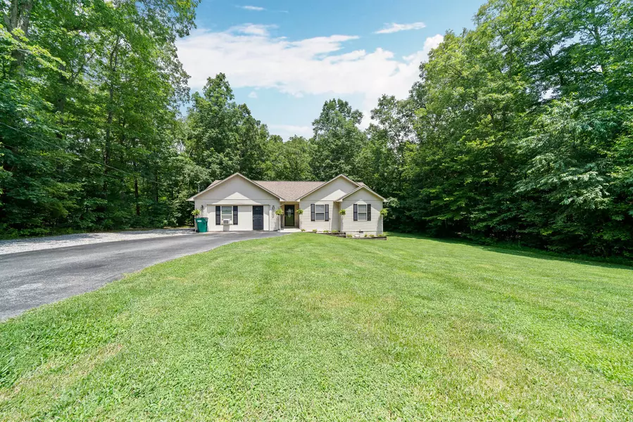 819 Arapaho DR, Crossville, TN 38572