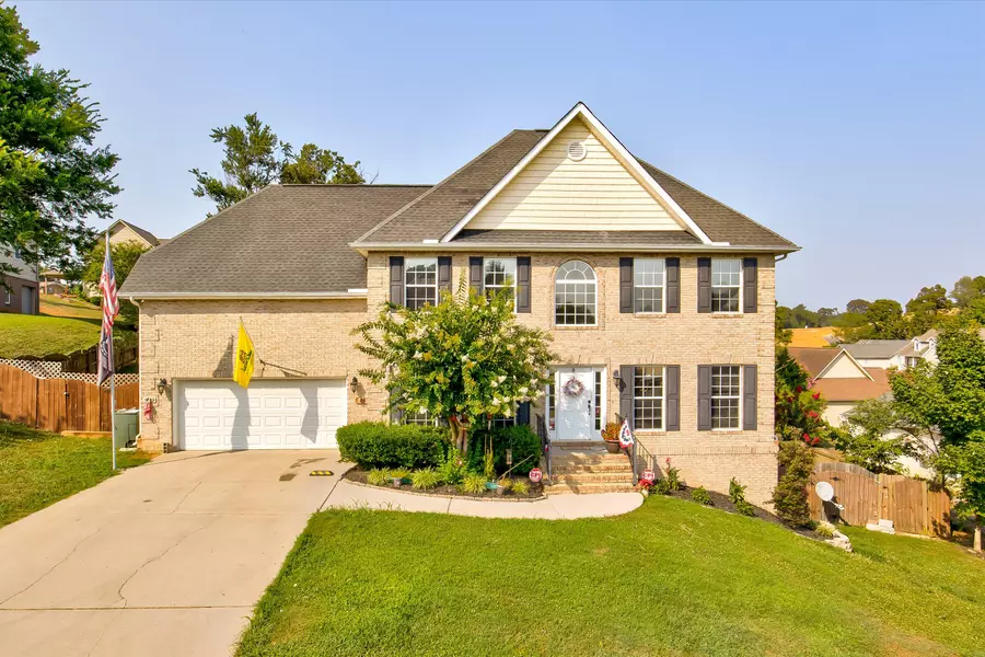 254 Glencroft LN, Lenoir City, TN 37771