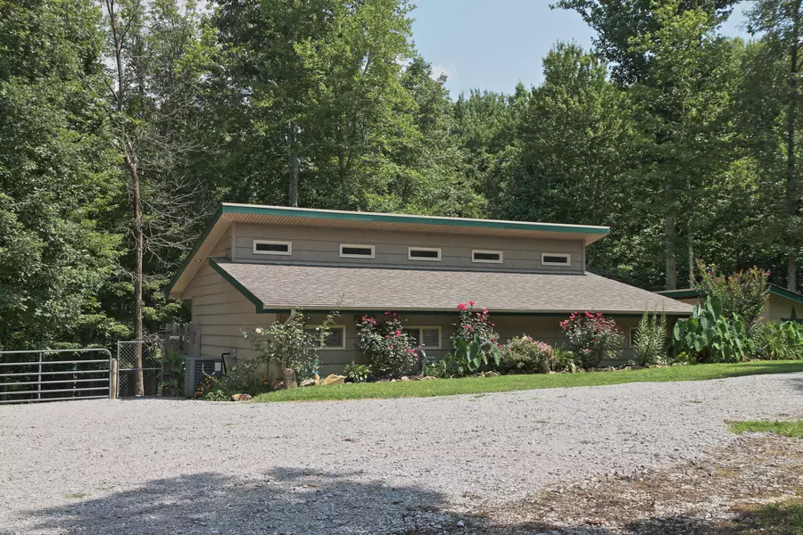 326 Goad Mill LN, Allardt, TN 38504