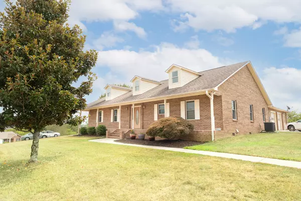 255 Hilltop DR, Lenoir City, TN 37772