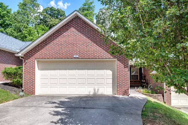 5252 Avery Woods LN,  Knoxville,  TN 37921