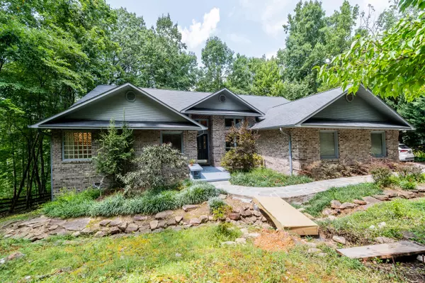 160 Whippoorwill DR, Oak Ridge, TN 37830