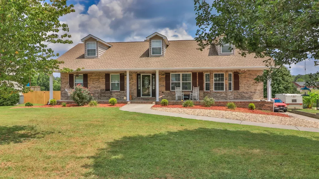 450 Hirst CIR, Lenoir City, TN 37772