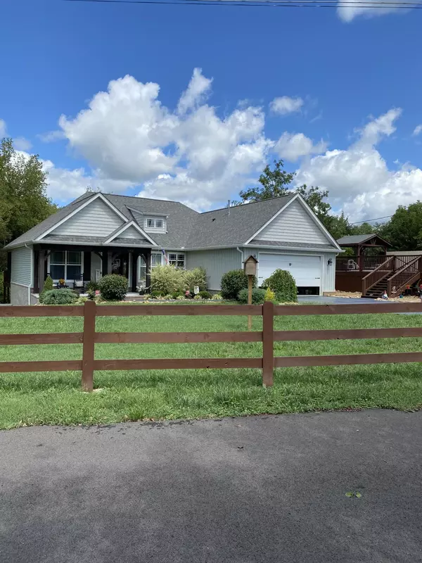 182 Lisa DR, Sevierville, TN 37876