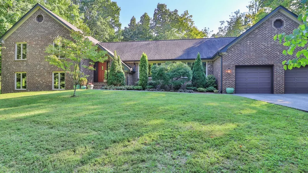 99 Clifton CIR, Oak Ridge, TN 37830