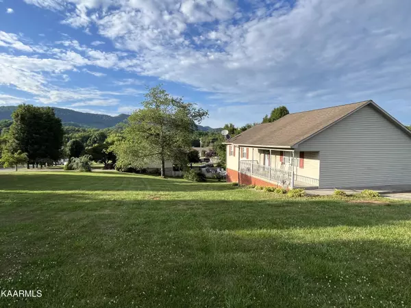 Cumberland Gap, TN 37724,127 Courtney CIR