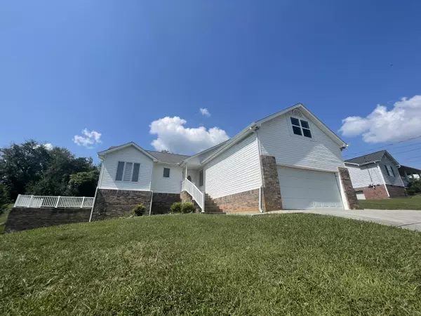 801 Misty Ridge DR, Lenoir City, TN 37772