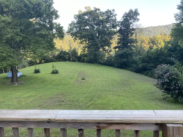 137 Summerset Lane LN, Pioneer, TN 37847