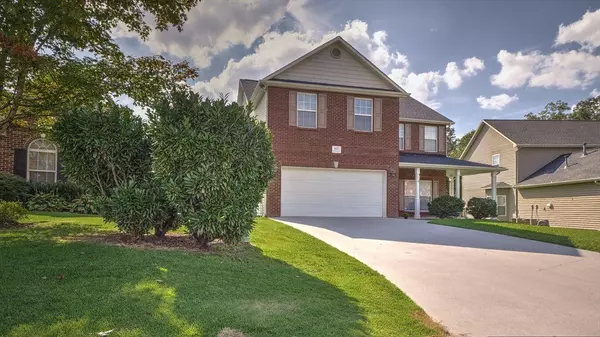 1617 Silver Oak LN, Lenoir City, TN 37772