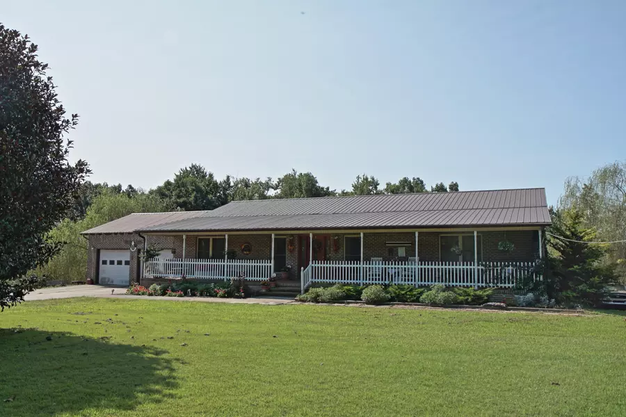 789 L D York Rd, Grimsley, TN 38565