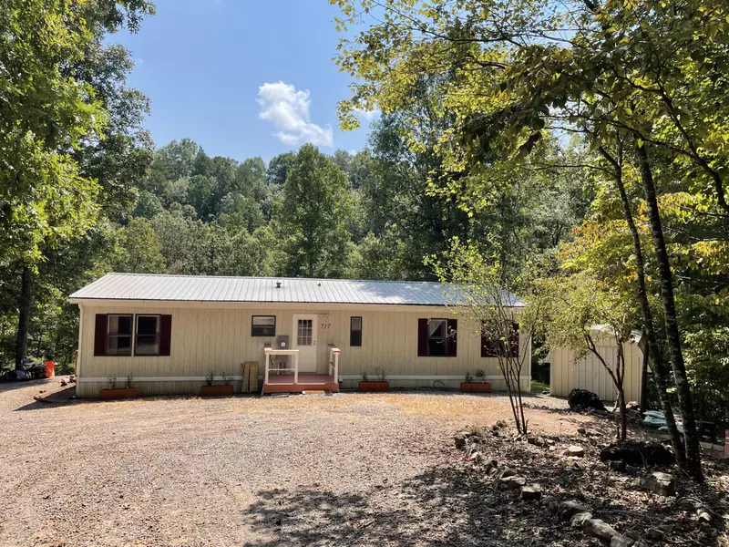 717 Three Point Rd Rd, Vonore, TN 37885