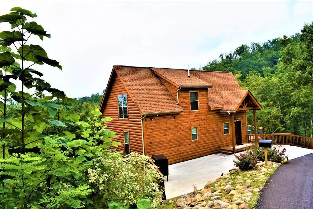 Gatlinburg, TN 37738,1208 pine top LN