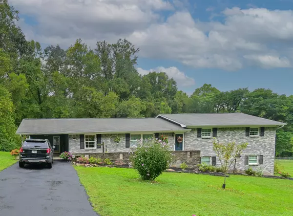 161 McNew DR, Harriman, TN 37748