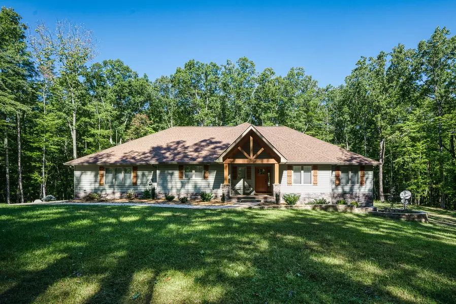 910 Cowpens DR, Monterey, TN 38574