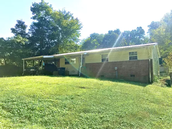 2105 Hammerhill Rd, Athens, TN 37303