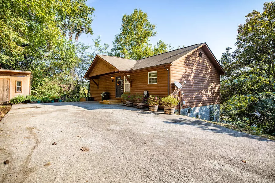 579 Hideaway Ridge CIR, Sevierville, TN 37862