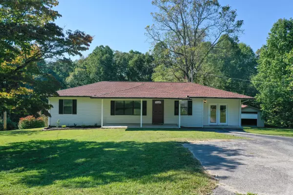 214 Clear Lake DR, Jacksboro, TN 37757