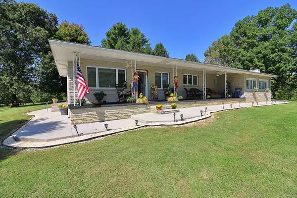 726 Deer Lodge Hwy, Sunbright, TN 37872