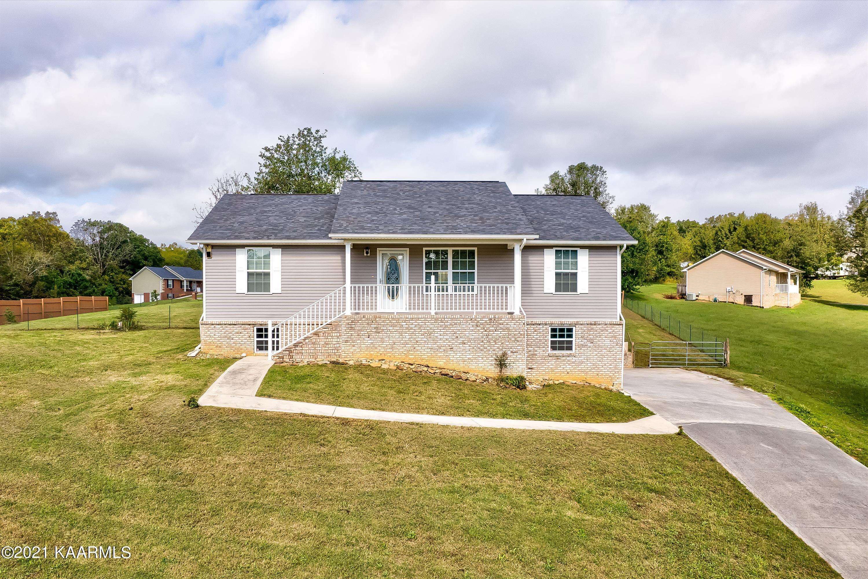 859 Quiet Oaks Way WAY, Dandridge, TN 37725