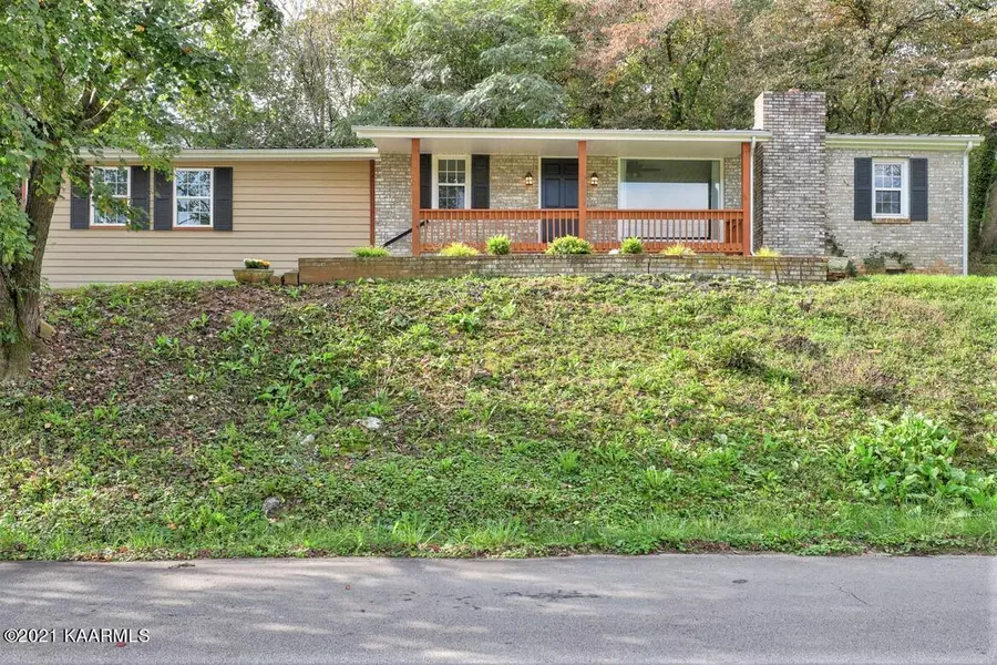 371 Rock Springs Rd, Lenoir City, TN 37771