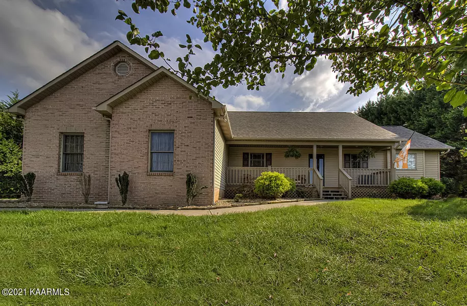 1463 Dewberry LN, Sevierville, TN 37862