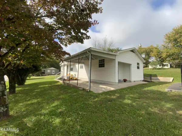 923 Front St, Rockwood, TN 37854