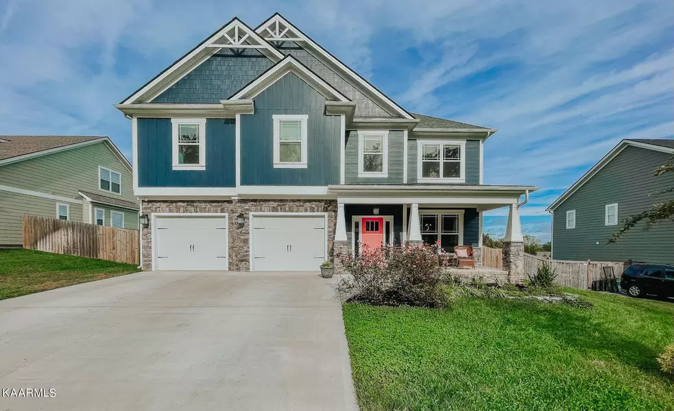 1933 Clearmill DR, Lenoir City, TN 37772