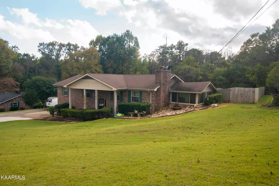 1448 Hillvale Rd, Louisville, TN 37777