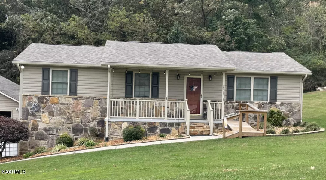 2157 Crooked Oak DR, Lenoir City, TN 37771