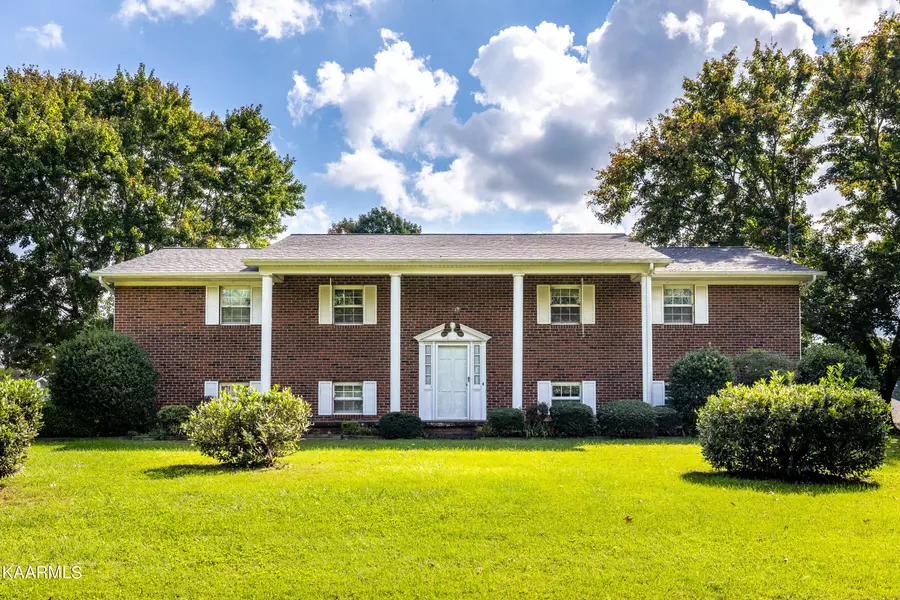 577 Clarke Rd, Lenoir City, TN 37771