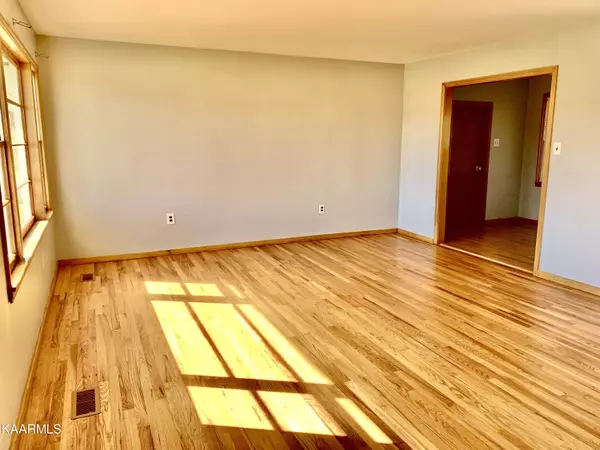 Seymour, TN 37865,204 Joy St