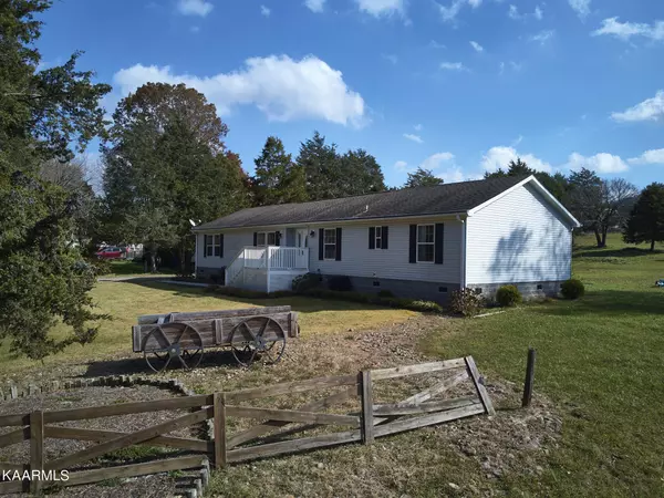 402 Mountain Rd, Clinton, TN 37716