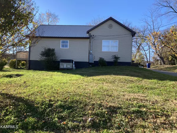 213 LOCUST St, Madisonville, TN 37354