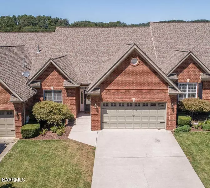 145 Waterford CIR, Lenoir City, TN 37772