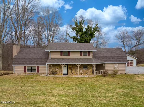 221 Indian Creek Rd, Jacksboro, TN 37757