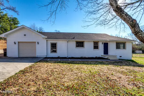 624 Ozark Rd, Knoxville, TN 37912