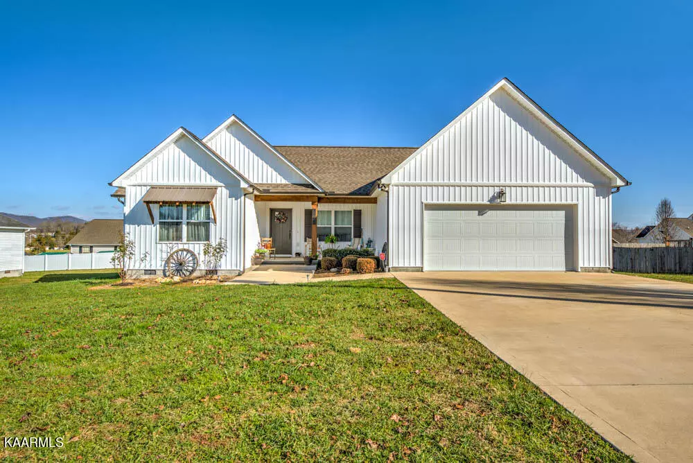 Jacksboro, TN 37757,297 Clover CIR