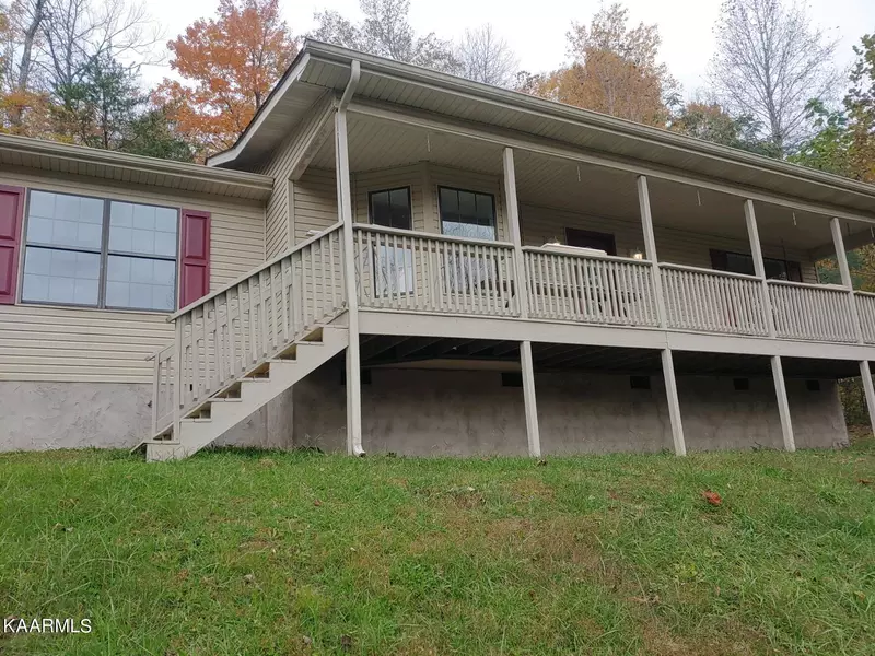 232 Pine Tree LN, Caryville, TN 37714