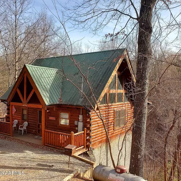 2472 School House Gap Rd, Sevierville, TN 37876